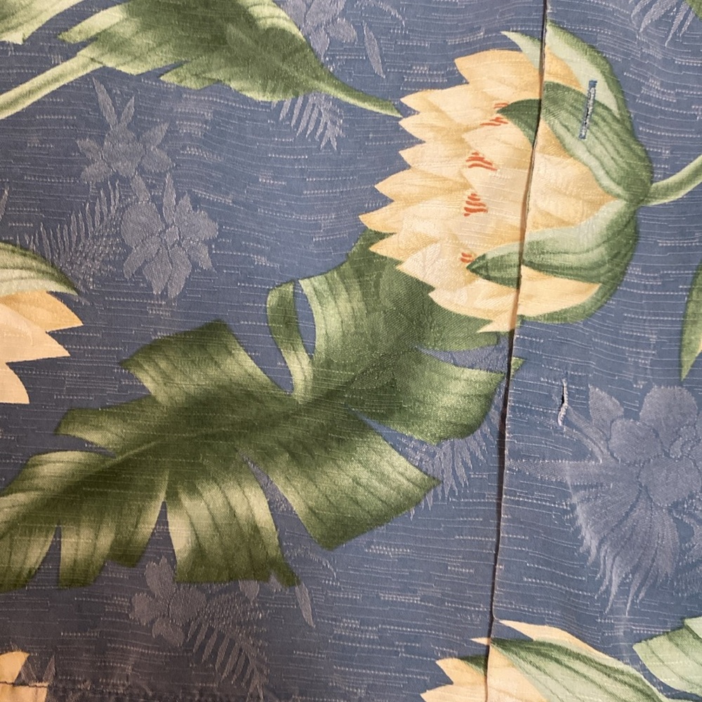 TOMMY BAHAMA Relax 100% SILK Hawaiian leaf print button up shirt Sz L light Blue - Picture 2 of 11
